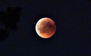 Foto de un eclipse lunar